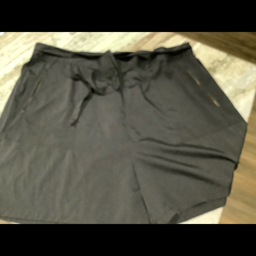 Black Fashion to Figure dress shorts NWT